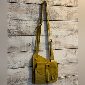 NWOT FREE PEOPLE SUEDE CORNEL CROSSBODY FESTIVAL BAG! GORGEOUS COLOR